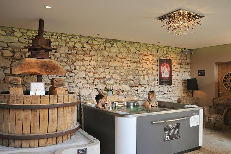 Les Villas Du Domaine De Suzel Vignieu Bagian luar foto